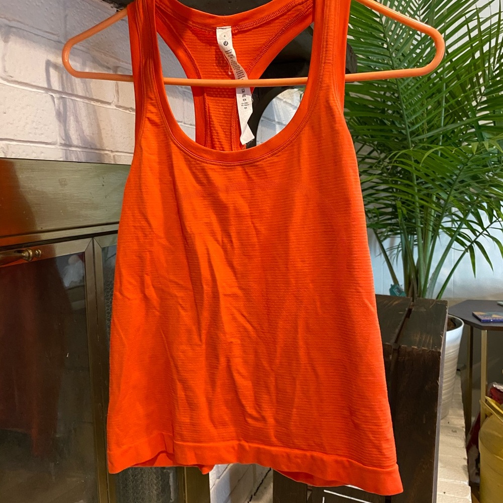 Lululemon coral/red tank